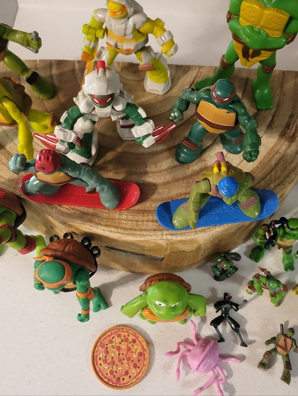 Action Figure Set - Picture 7 of 8